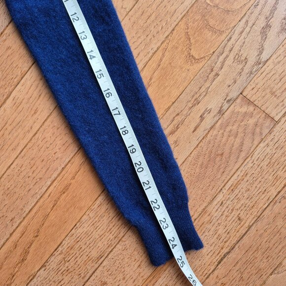 Lord & Taylor Cashmere Sweater Crew Neck Size Medium - Picture 8 of 8